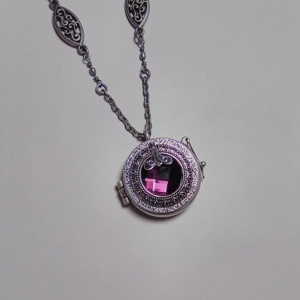 Magnifying Glass Purple Rhinestone Art Nouveau Loupe Pen. Neck.